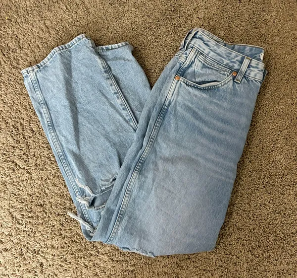 High Waisted Ripped Jeans - Image 3