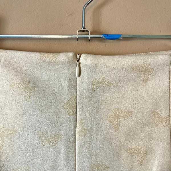 LE LIS | Cream Butterfly Print Faux Suede Mini Skirt Sz S - Image 6