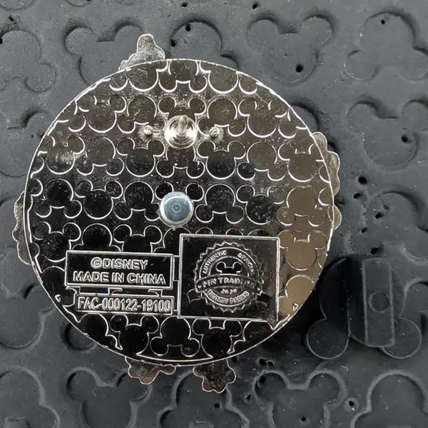 Disney parks 2020 Mickey Goofy Minnie Donald Castle Spinner trading pin - Image 3