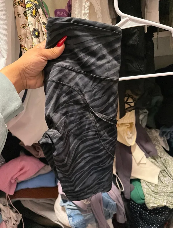 Lululemon Biker Shorts 6" - Image 2