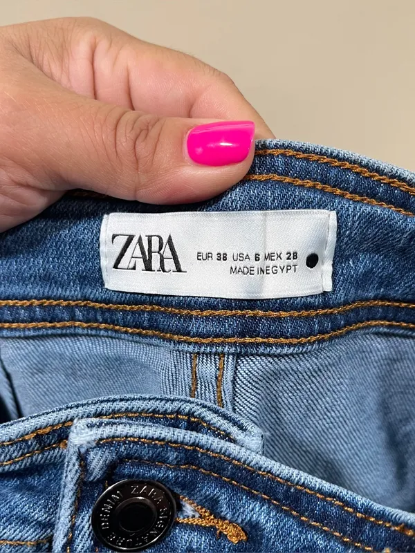 Zara marine wide jeans feature light indigo wash and a raw, cropped hem SZ6 EUC - Image 7