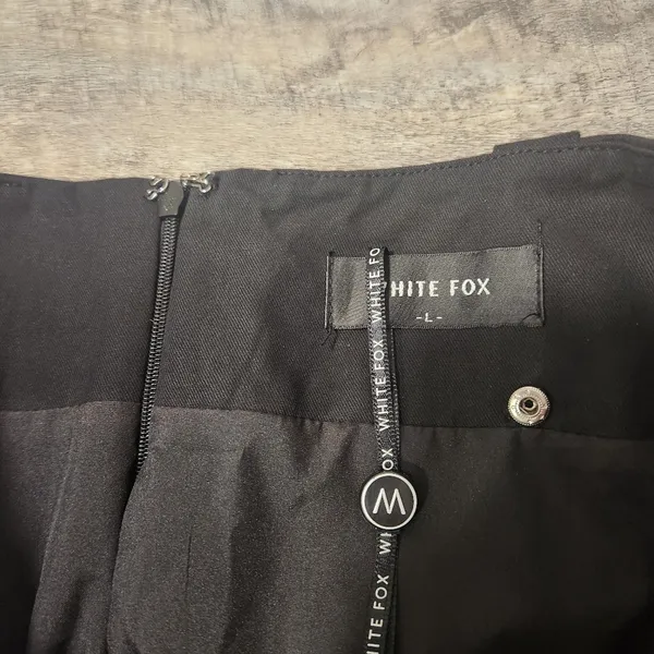NWT White Fox Black Mini Pleated Skirt Size Large - Image 3