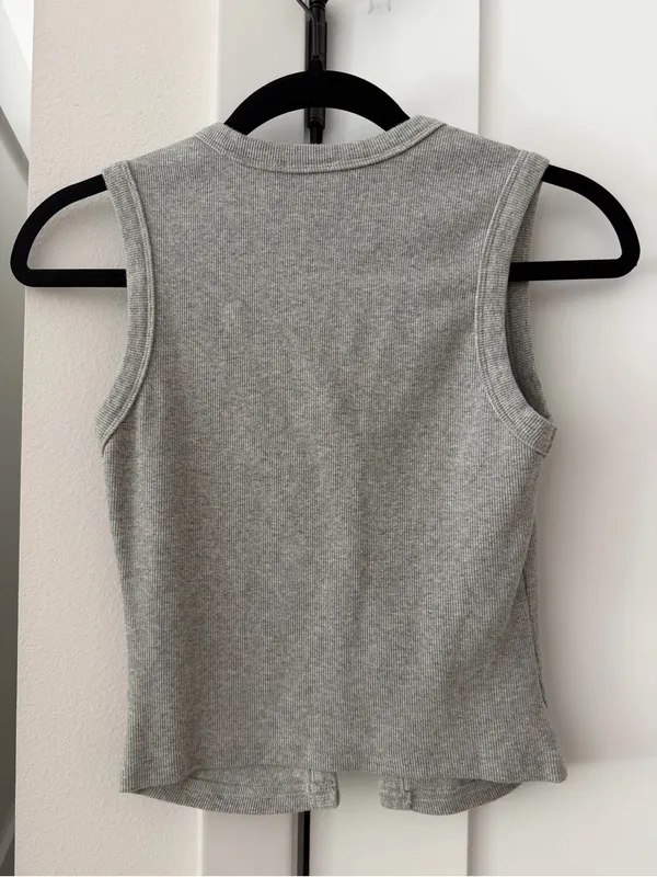 Edikted Gray Ribbed Button-Front Sleeveless Tank - Image 4