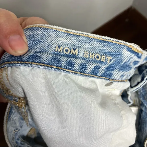 American Eagle Outfitters mom shorts light wash‎ destroyed dem women’s size 4 - Image 6