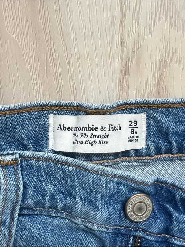 Abercrombie and Fitch jeans size 8 - Image 4