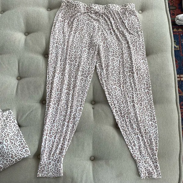 Nordstrom Pajama Set Animal Print Mocha Pink￼ Long Sleeve L - Image 5