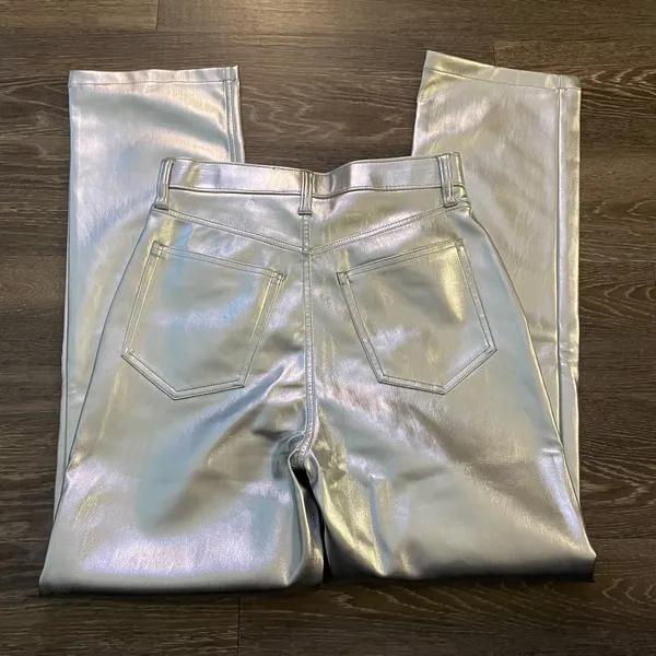 NWT Abercrombie & Fitch 90s ultra high rise Vegan leather straight jeans in silver. Size 28 - Image 8