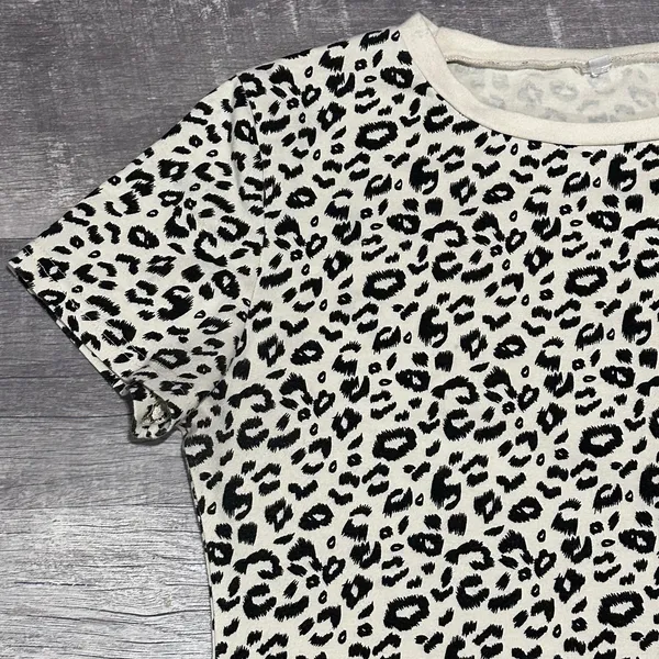 Leopard Print Short Sleeve Crop T Shirt Womens M Runs Small Khaki Black Tee - Image 3
