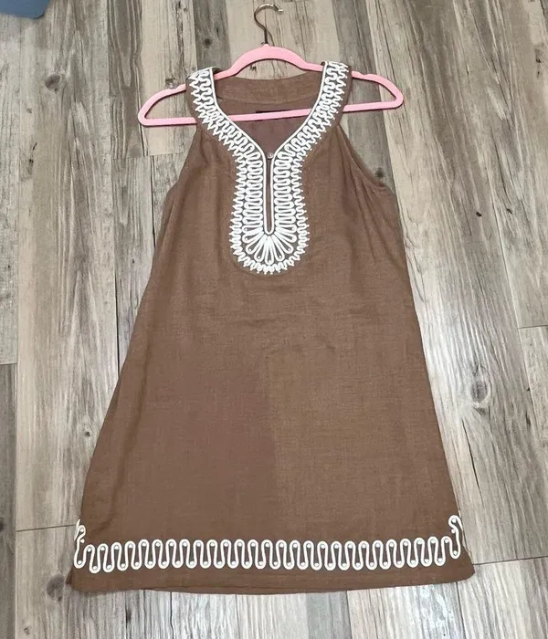 Themelabel brown dress with White embroidery beach sleeveless size small - Image 4