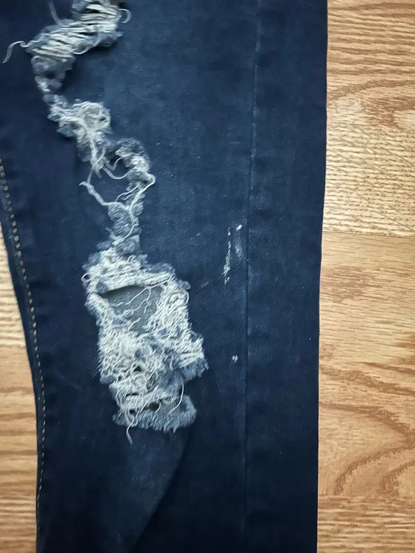 Shein Ripped Skinny Jeans - Image 4