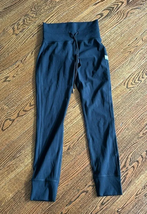 Vuori Black Daily Legging with Drawcord Waistband - Image 4