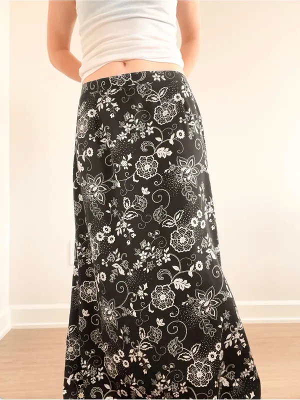 Vintage Briggs New York Black Maxi Skirt with White Floral - Image 4