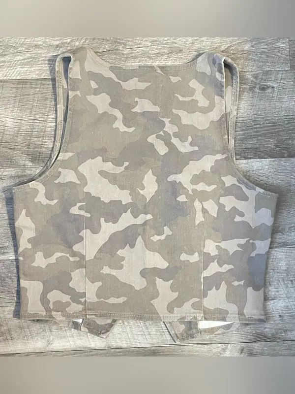 HIDDEN REBEL TAN CAMO BUTTON UP TANK Size M - Image 3