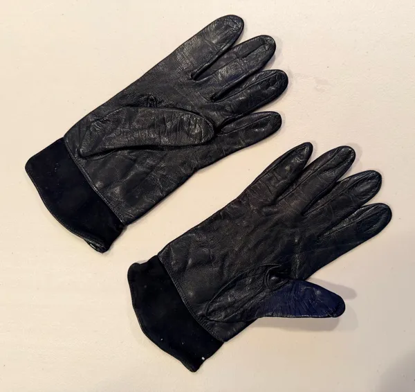 VINTAGE: Bloomingdale’s | ladies lambskin leather & suede gloves. Size: 7. - Image 6