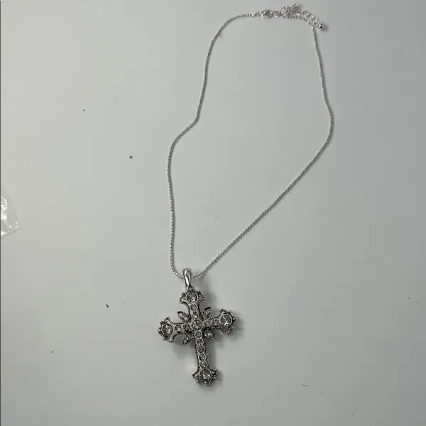 Elegant Silver Cross Pendant Necklace - Image 16