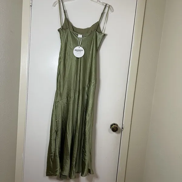 NEW! Selfie Leslie Well Versed Pleated Bust Front Split Dress Olive MED 27595d24 - Image 9