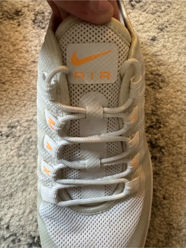 Nike Air Max Axis Women's Running Shoes - Image 4