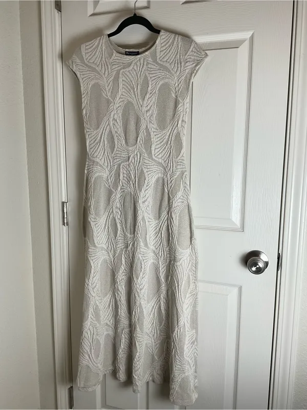 Zara Textured Cream & Beige Abstract 3D Knit Cap Sleeve Midi Dress Size Small - Image 2