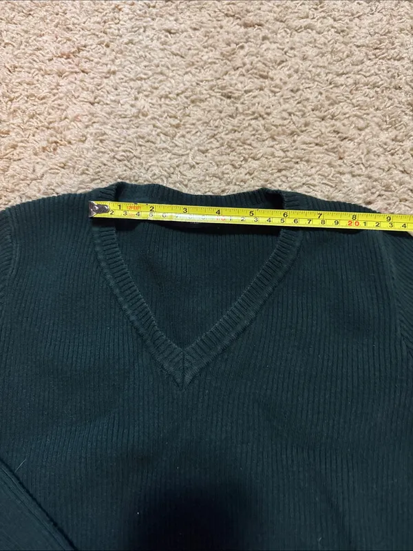 Brandy Melville Dark Green Cropped V-Neck Sweater - Image 9