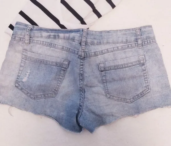 🌶 Beautiful Washed Denim Shorts Size 28 - Image 2