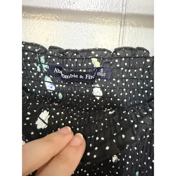 Abercrombie & Fitch Black Floral Polka Dot Smocked Long Sleeve Peasont Top S - Image 2