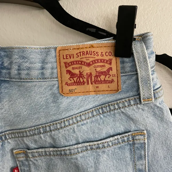 Levi's 501 Light Wash High Rise Denim Shorts Raw Hem Size 25 - Image 7