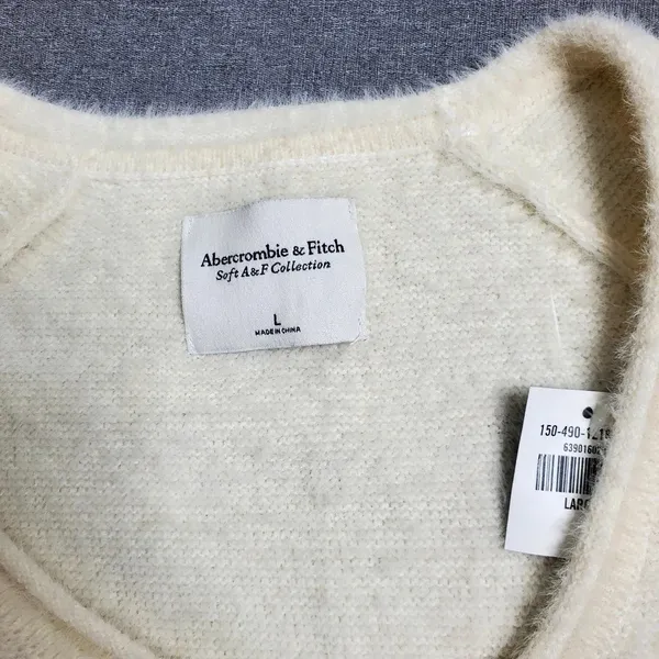 Abercrombie‎ & Fitch Cream Super Soft Sweater - Image 6