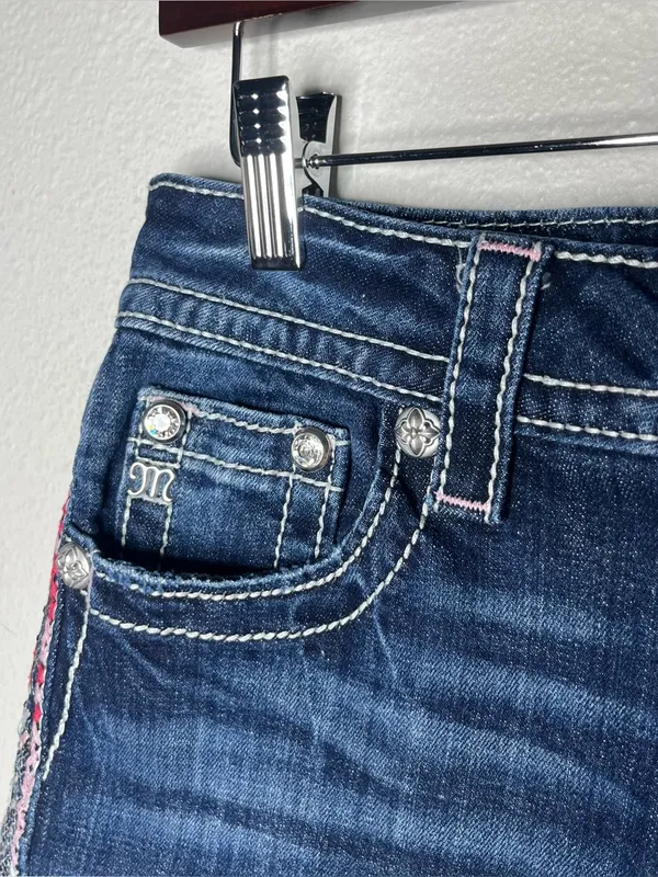 Miss Me Pink Embroidered Denim Low Rise Mini Shorts Size 27 Y2K - Image 4