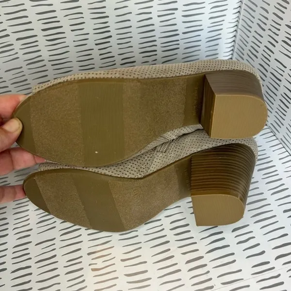 Old Navy Womens 9 Taupe Perforated Peep Toe Ankle Bootie Stacked Block Heel‎ - Image 6
