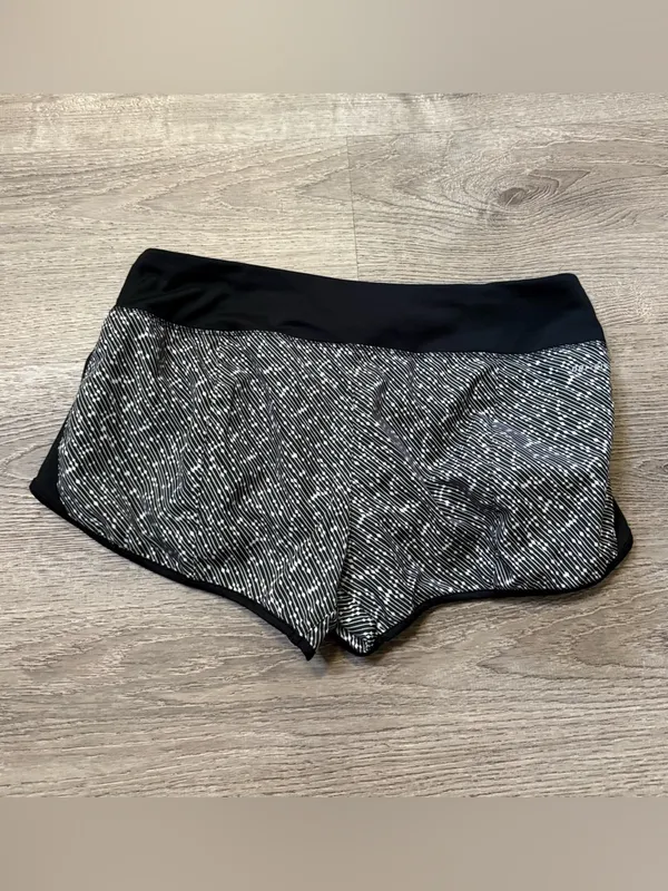 •NIKE• RUNNING SHORTS - Image 4