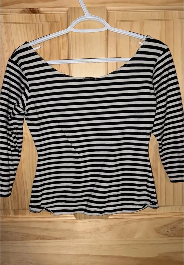 Guess Striped Top Off-The-Shoulder - Image 3