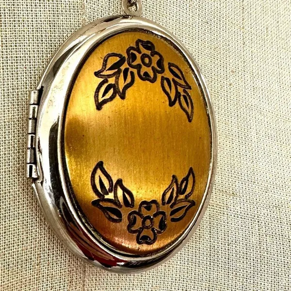 Silver and gold tone large floral pendant necklace - Image 9
