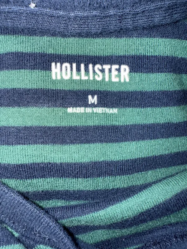 Hollister baby tee green and blue - Image 3