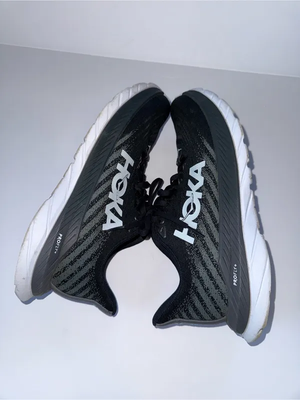 Hoka Mach 5 Black and Gray Athletic Sneakers with White Sole - Image 4