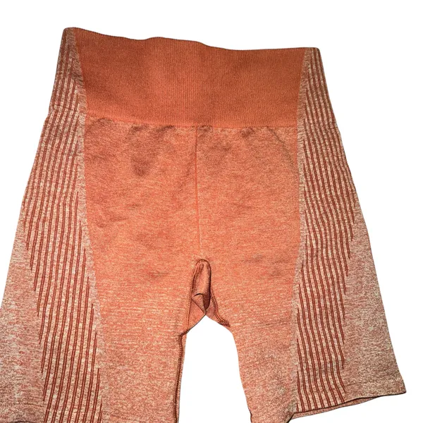 Fabletics Ombré seamless ultra high-waisted 6” shorts - Image 4