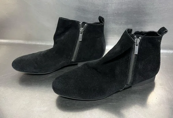 Lucky Brand Women’s Black Suede Ankle Boots - Size 8 - VGUC - Image 3