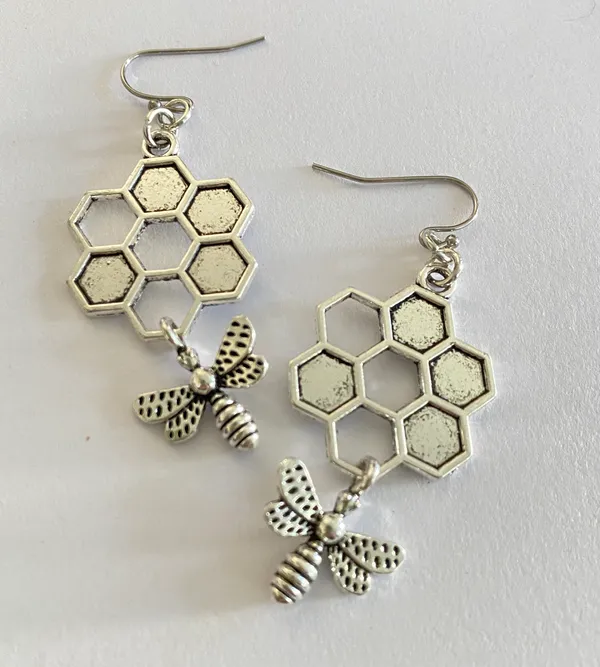 Handmade 🐝 antique silver tone bee dangle earrings NEW gift💚 - Image 2