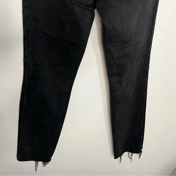 Good American‎ Good Classic Straight Step Hem High-Rise Washed Black Denim Jeans - Image 9