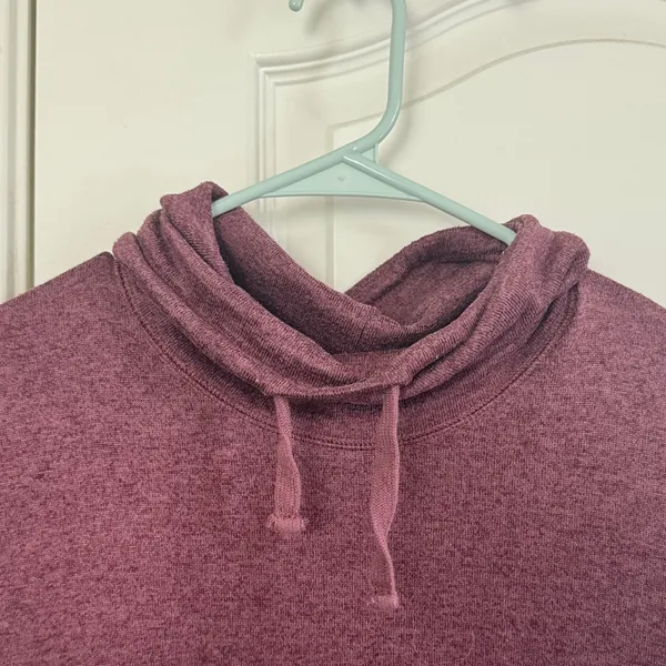Old Navy Women's Maroon Hoodie Sweatshirt - Image 3