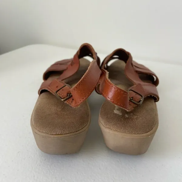 Cabin Creek Women’s interwoven strap sandals — size 8‎ - Image 2