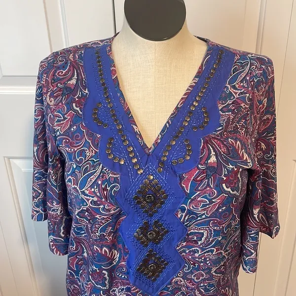 Francesca’s Ayla Blue Pink Paisley Dress Studs VNeckline 3/4” Sleeve Size Medium - Image 4
