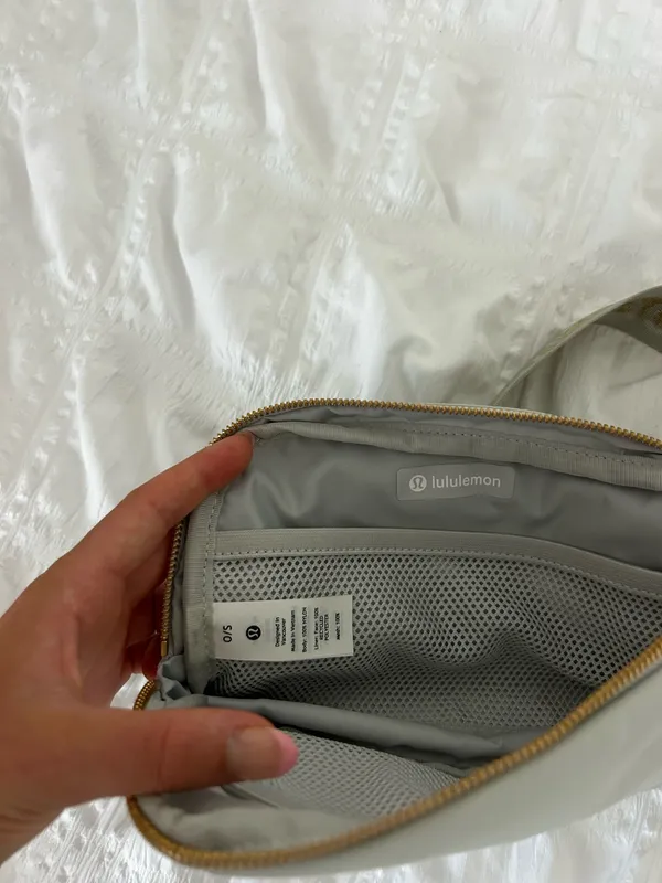 Lululemon Everywhere Belt Bag 1L Grey with Gold zippering - Image 9