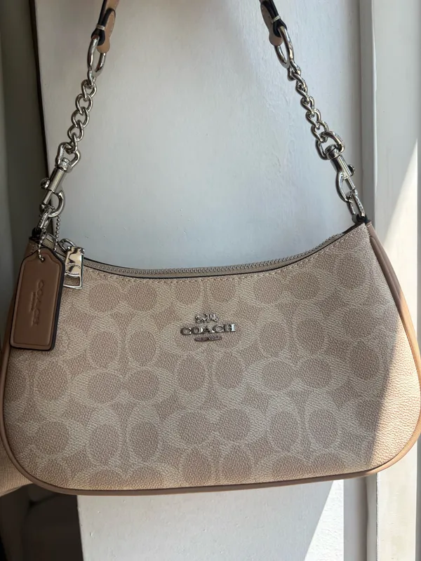 Coach Outlet Teri Shoulder Bag In Signature Canvas (Style: CV933 - Image 3