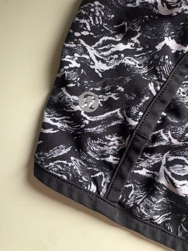 Lululemon High-Rise Speed Up Shorts 2.5” - Image 3