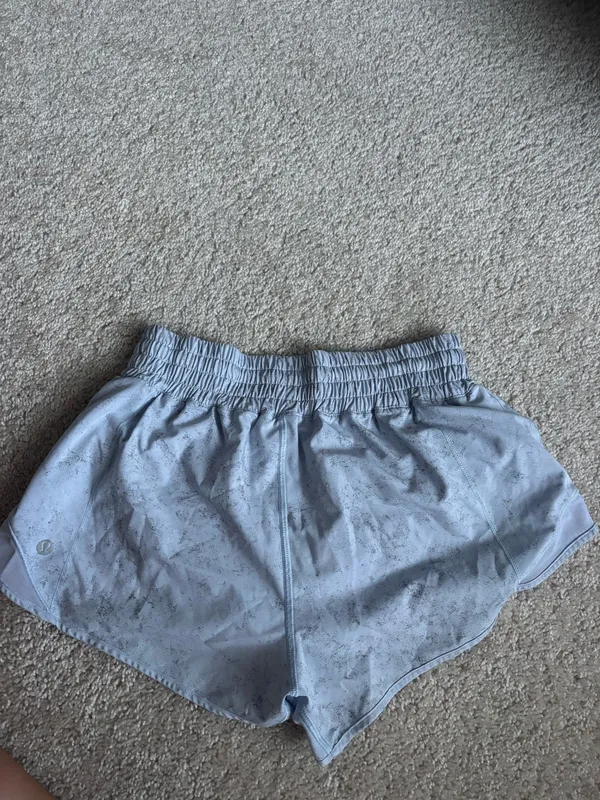 Lululemon Hotty Hot Shorts 2.5" High-Rise - Image 2