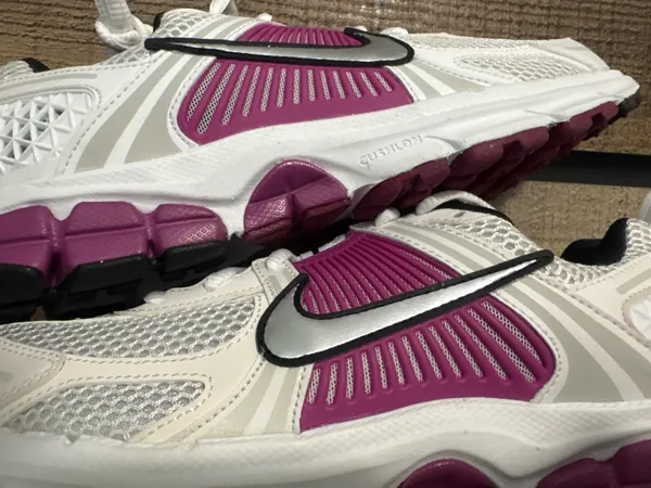Vermeros Nike 6.5 youth, 8 women - Image 2