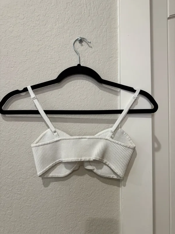 Aritzia Top Crop - Image 4