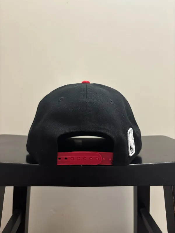 Chicago Bulls New Era Black & Red NBA Bull Logo Snapback Hat - Image 2