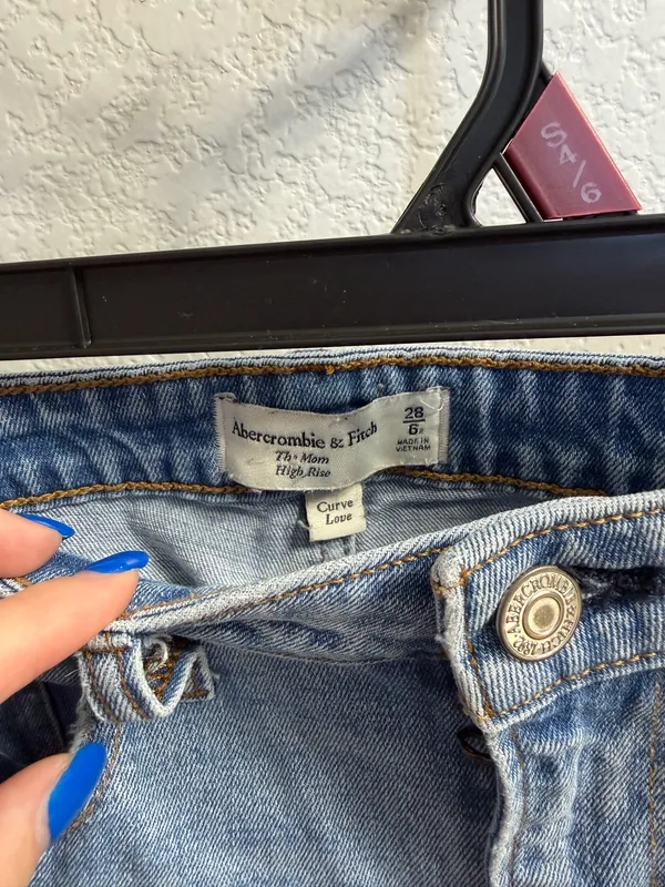 Abercrombie High-Rise Jeans Curve Love - Image 2