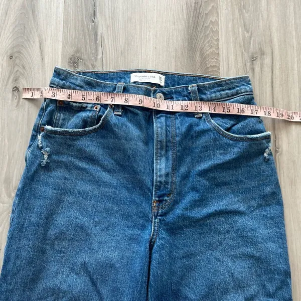 Abercrombie & Fitch 30/10 Curve Love The 90's Straight Ultra High Rise Jeans - Image 3